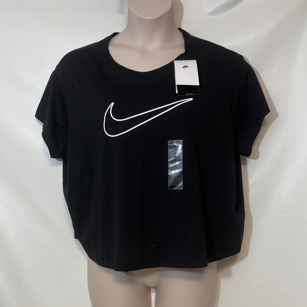 NWT Nike Women's Black Short Sleeve Tee 2XL